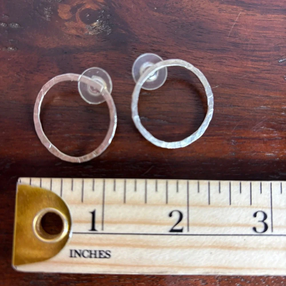 Hammered Silver Tone Round Hoop Earrings Textured Minimalist Post‎ Back 1 Inch